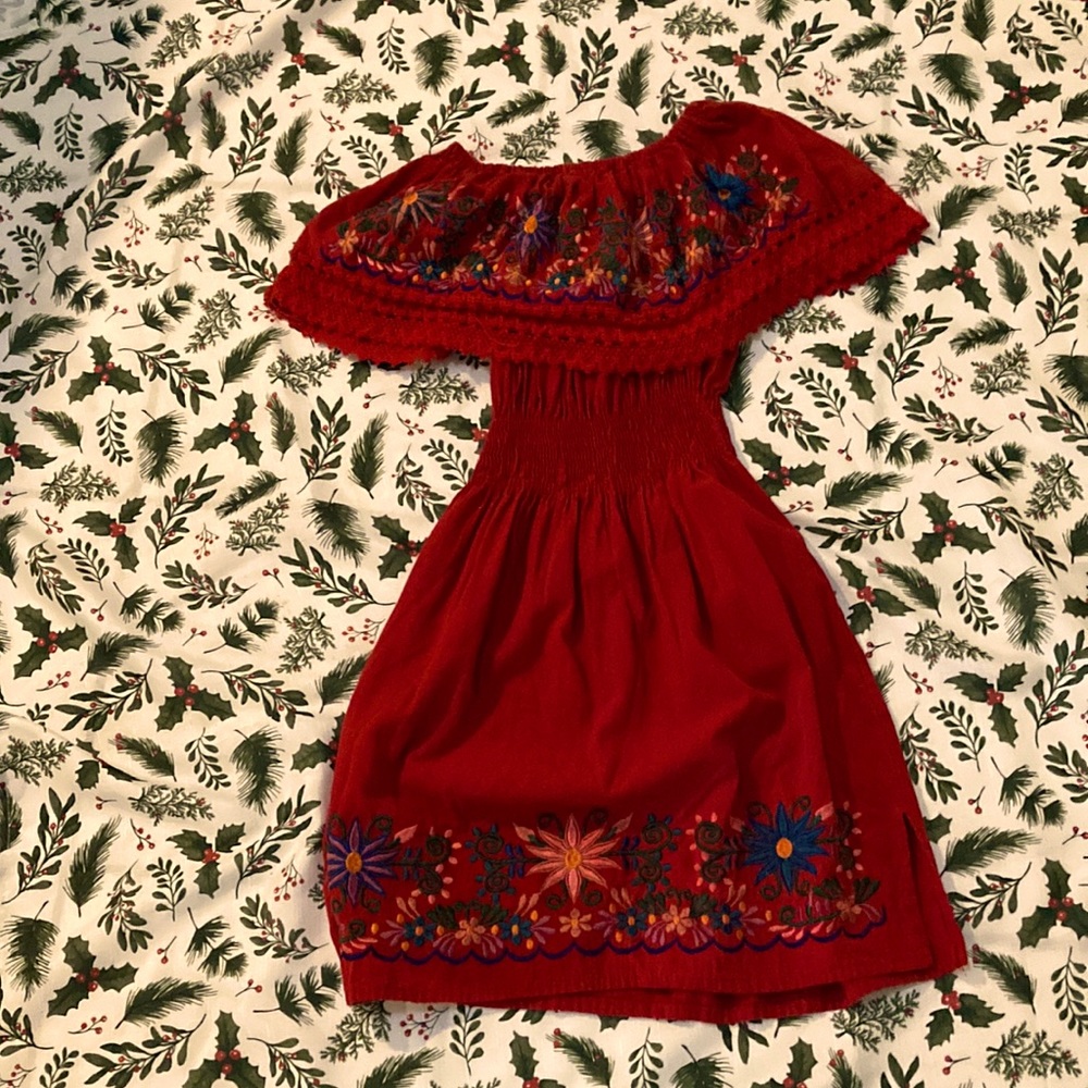 Good dress for Christmas is beautiful and it’s a Mexican dress.